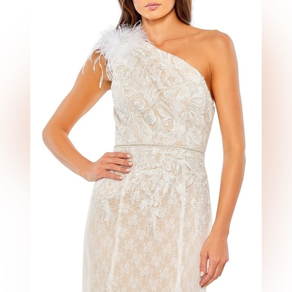 MAC DUGGAL 11317 NWT Lace Embellished Feathered One Shoulder Gown - Picture 3 of 9